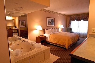 New Jersey Jacuzzi® Suites & Whirlpool Hot Tub Hotel Rooms in NJ