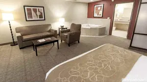 Comfort Suites Charleston, SC Romantic Suite with In-Room Spa Tub