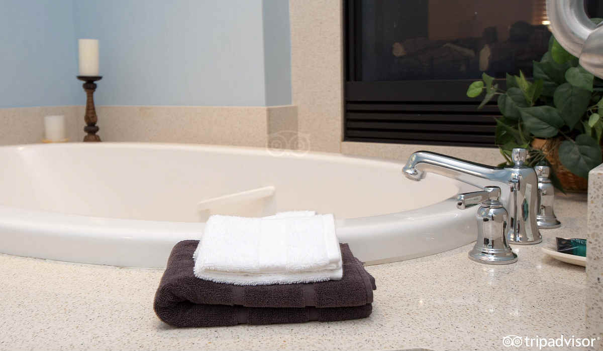 Spa Tub Suite in Coronado, CA at the 1906 Lodge