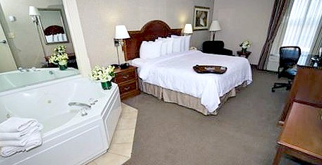 Hotel Rooms with Jacuzzi   Suites Hot Tubs Excellent Romantic Vacations