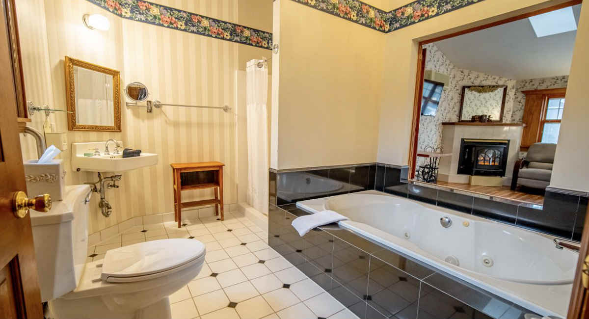 Suite with a King Bed, Electric Fireplace and 2-Person Jetted Spa Tub at the Albergo Allegria, Upstate NY