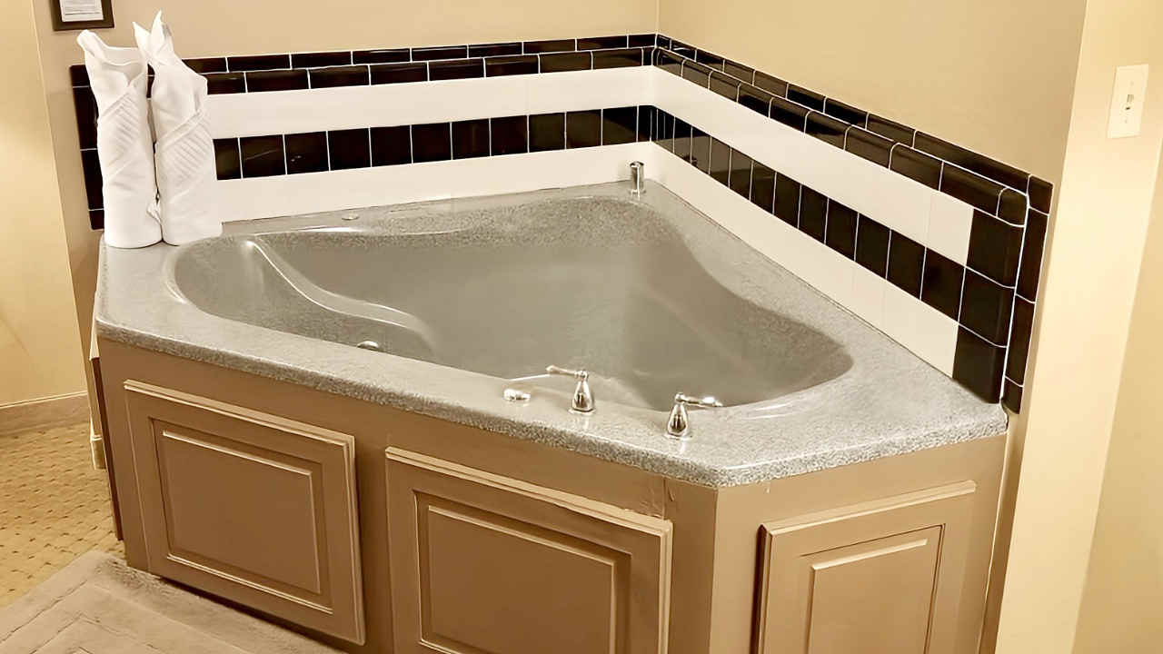 Jetted Tub in a King Whirlpool Suite, Ambassador Hotel, Milwaukee WI