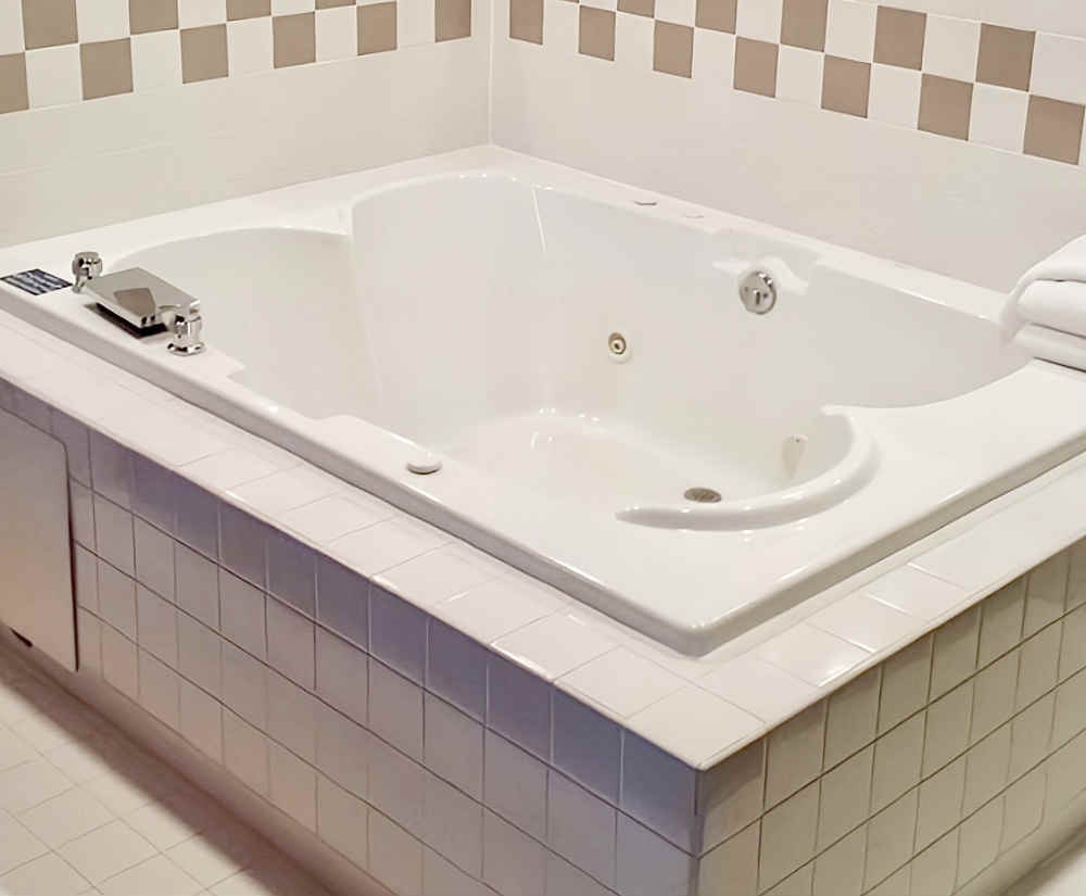 Deluxe Suite with Whirlpool Tub for 2 at AmericInn & Suites in Garden City, KS