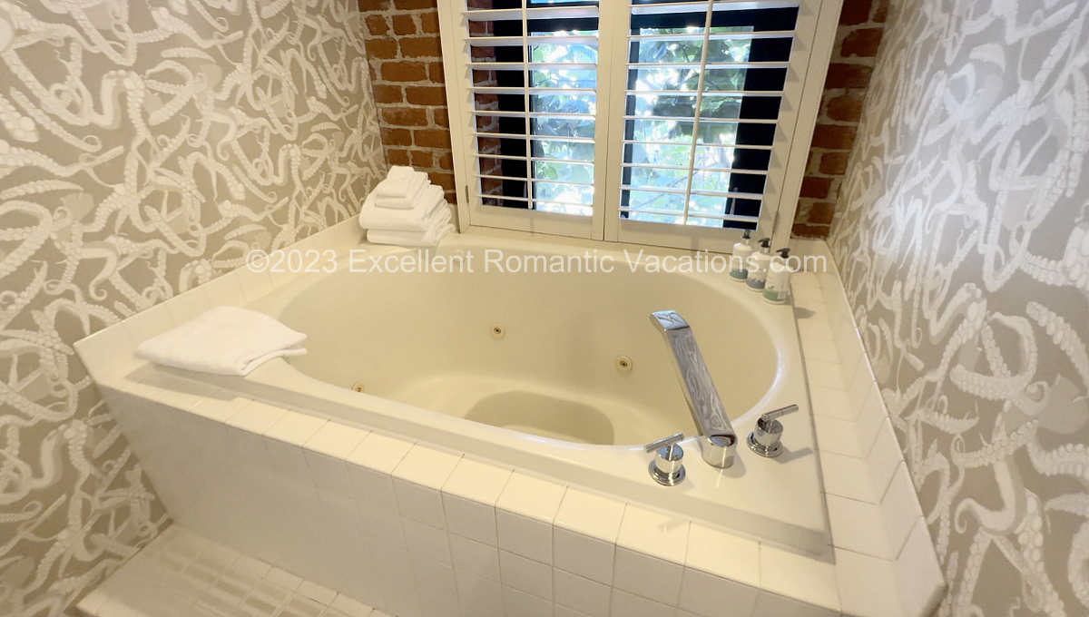 Whirlpool Suite at the Argonaut Hotel, San Francisco CA