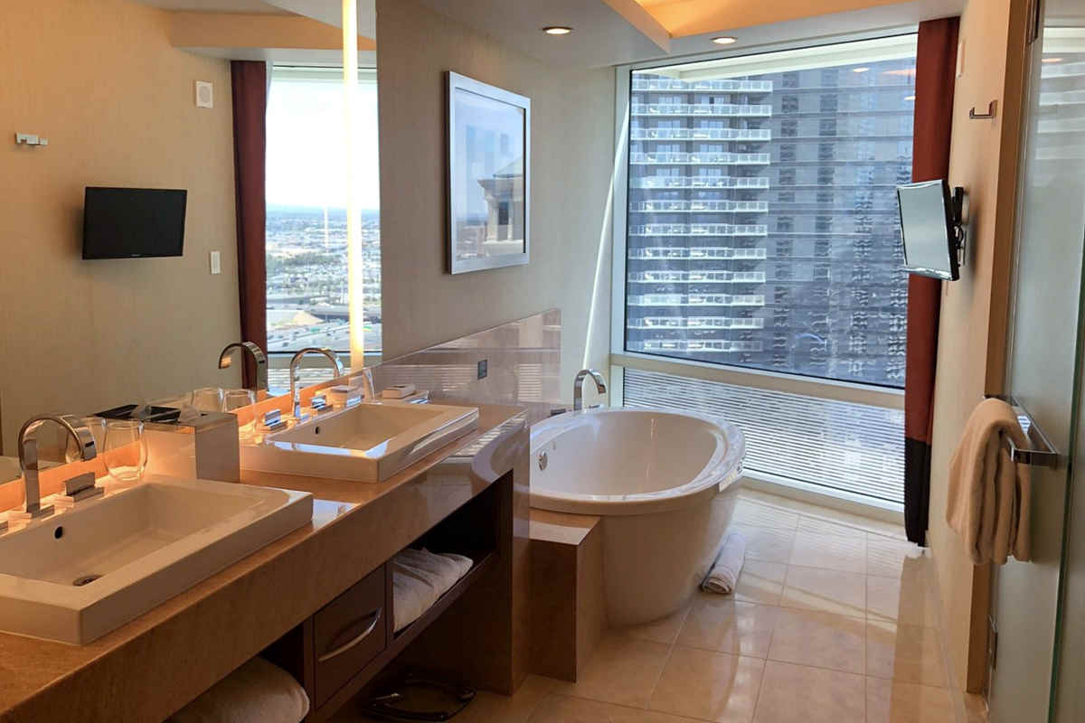 10 Best Las Vegas Hotels with In-Room Jacuzzi Tubs in 2023