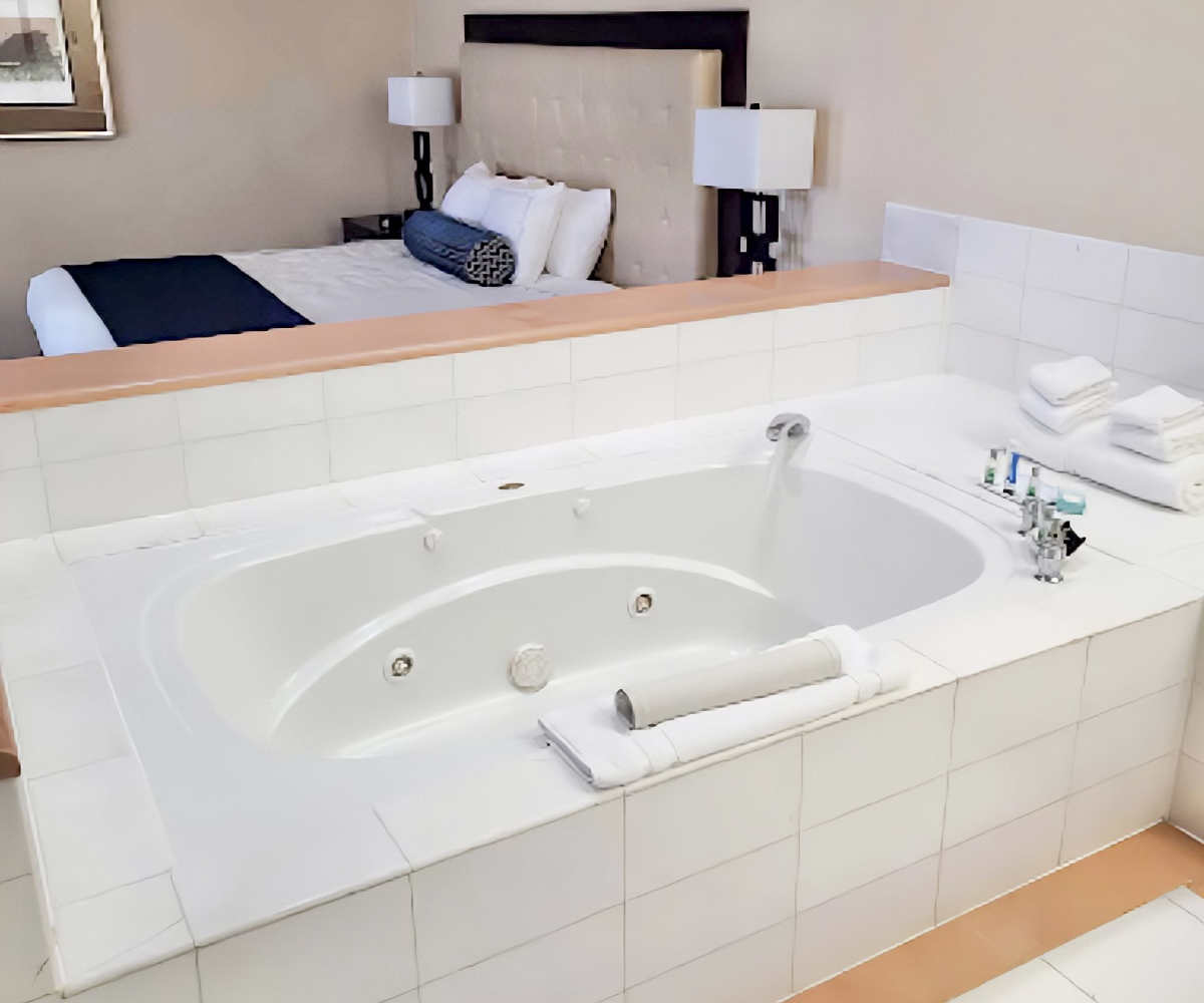 In-Room Spa Tub at the Atheneum Hotel in Detroit