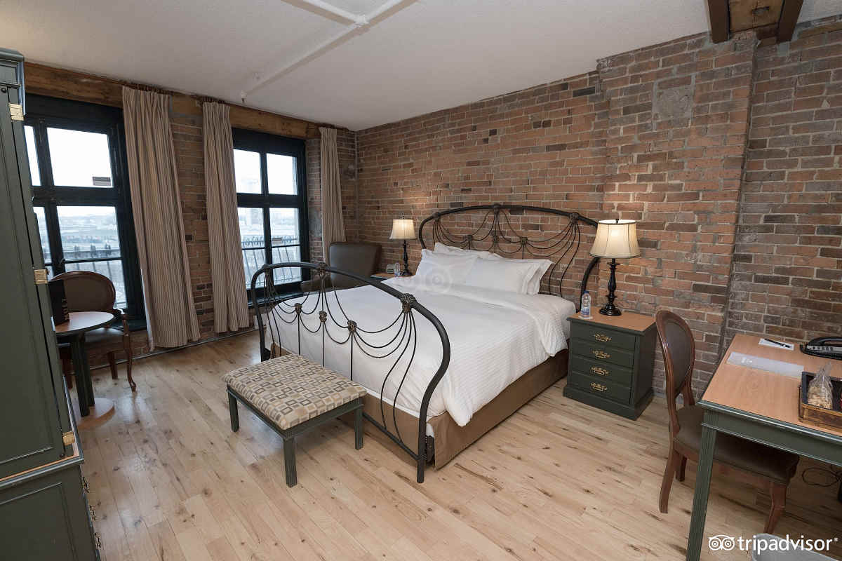 Auberge du Vieux-Port Romantic Suite with a King Bed in Montreal, QC