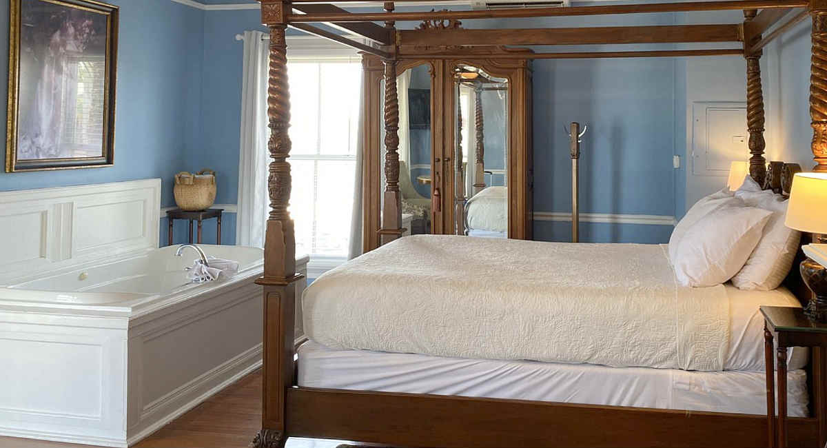 Romantic Whirlpool Suite in St. Augustine, Florida at the Bayfront Marin House