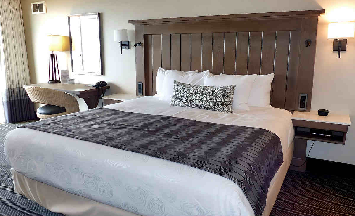 Bedroom with King Bed at Beachfront Inn, Brookings OR