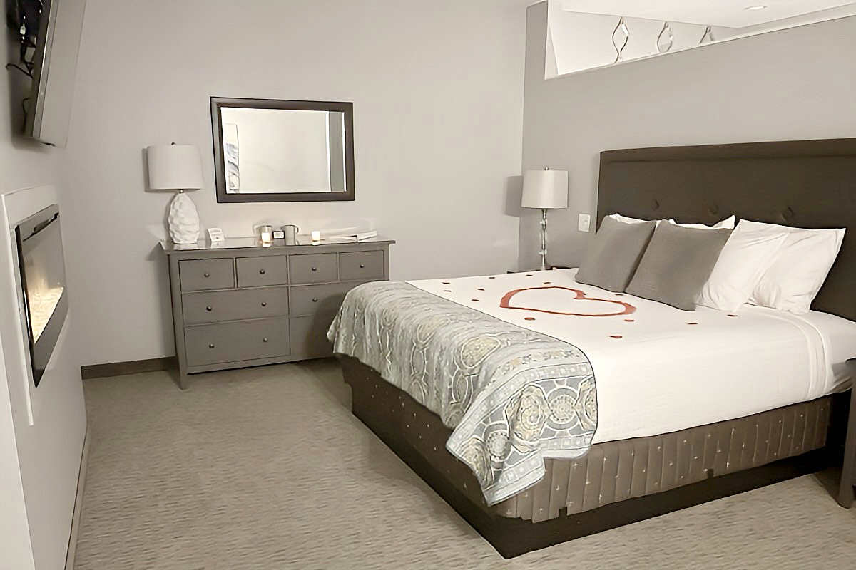 Room with a King Bed and Fireplace at Belamere Suites, Close to Atlanta, Georgia