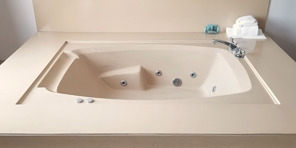 Jetted Spa Tub in a Room at the Best Western Airport Plaza Inn LAX
