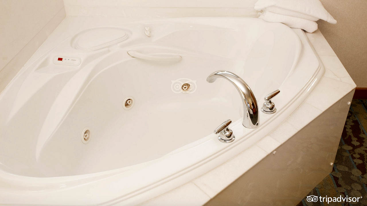 Romantic Whirlpool Suite in Ashland, Oregon at Best Western Windsor Inn.