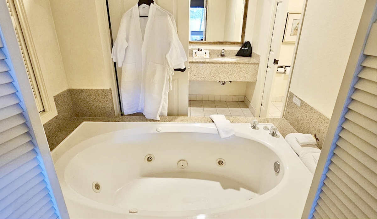 Jetted Spa Tub & Robes for 2 at the Best Western Edmonds Harbor Inn.