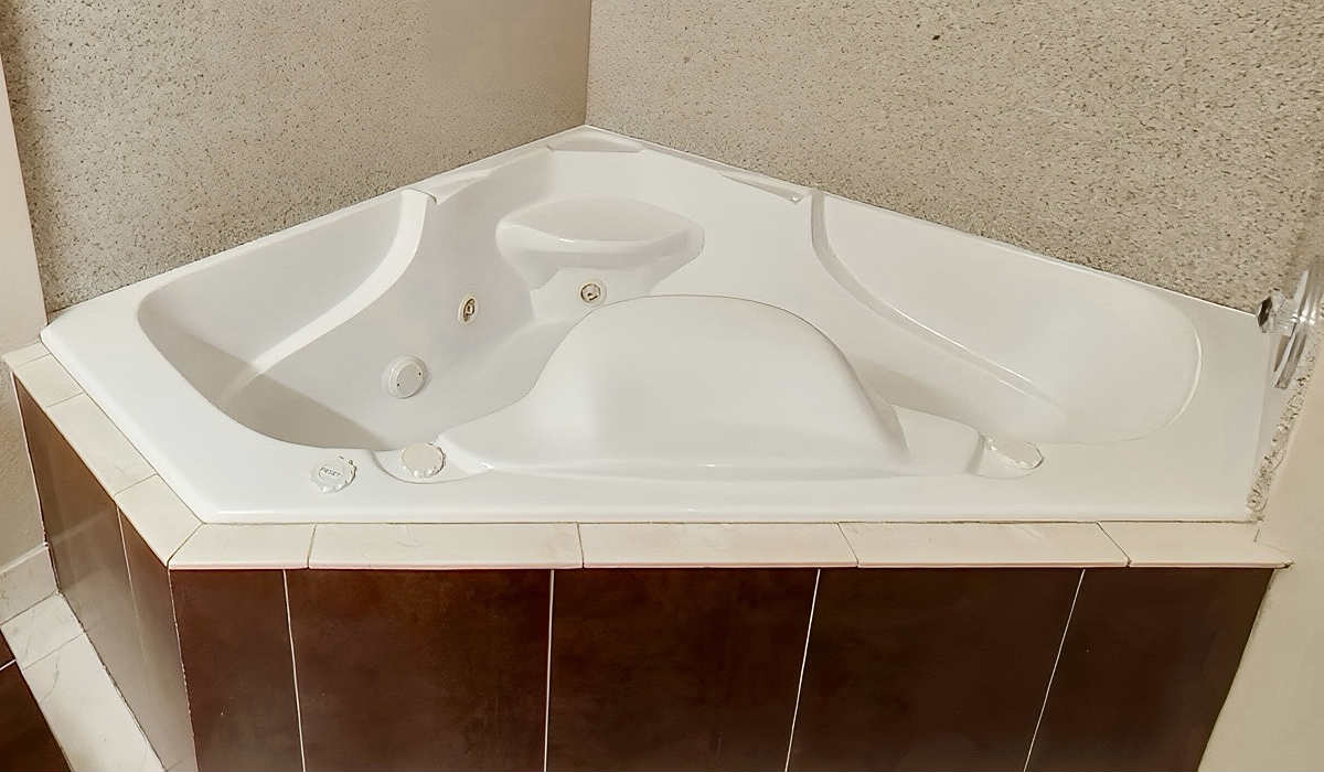 In-Room Jetted Spa Tub at Best Western Plus Georgetown Inn & Suites close to Austin in Georgetown, Texas