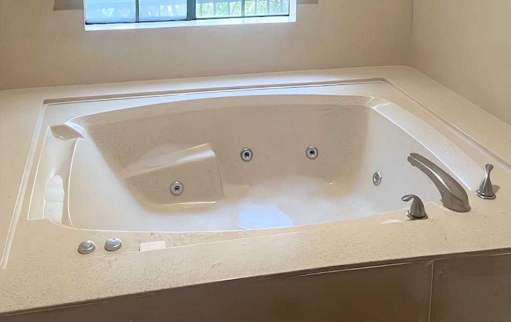 Hot Tub Suite at the Best Western Hollywood Plaza Hotel