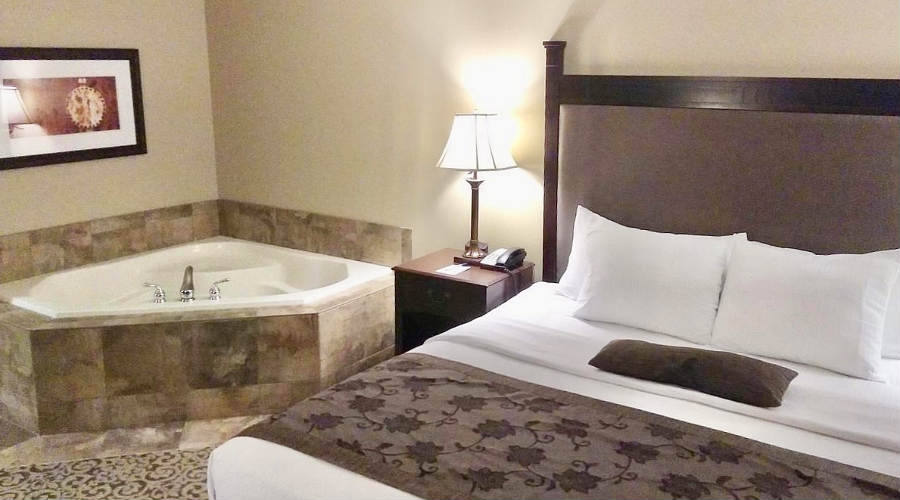 Jetted Tub Suite at Best Western Plus Village Inn, Intercourse PA