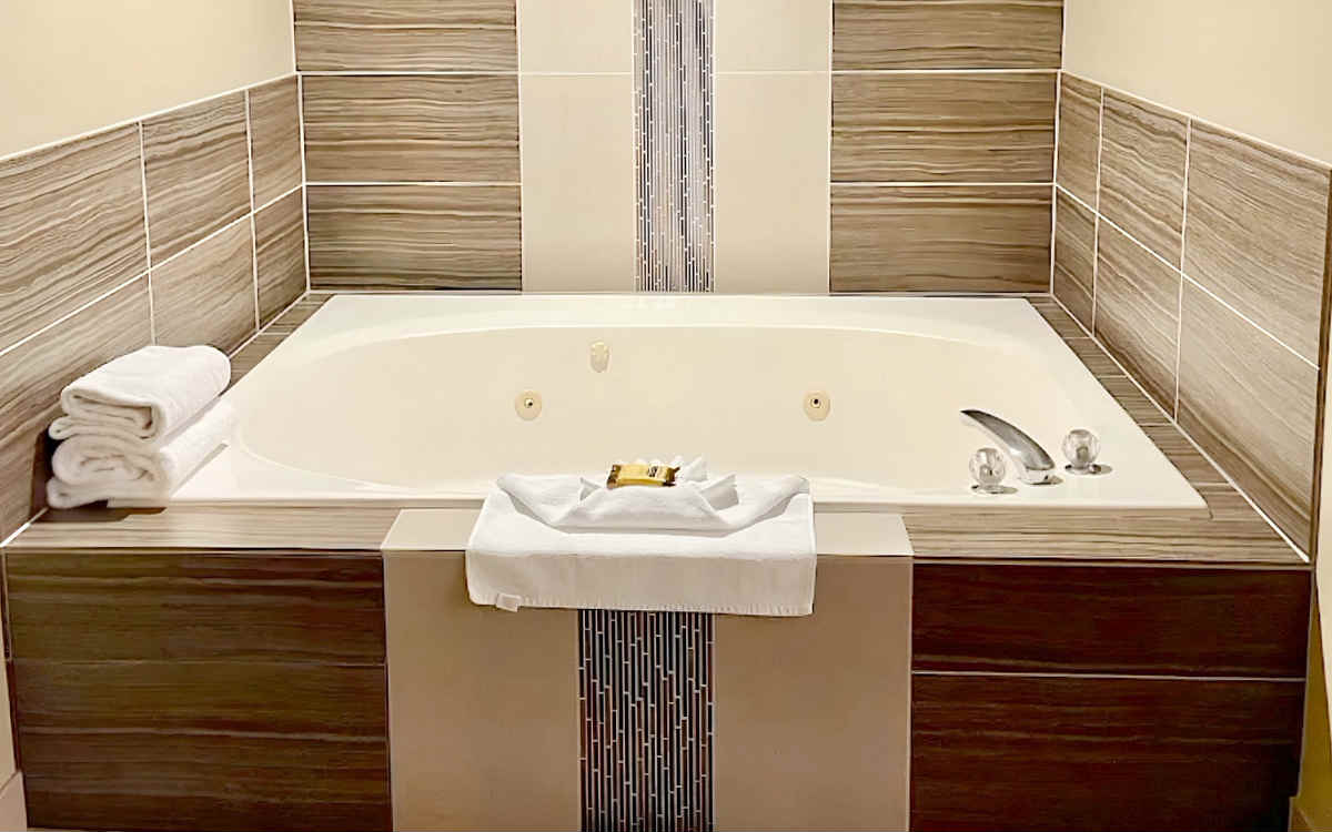 Jetted Tub Suite at the Best Western Plus in Kennewick, Washington.