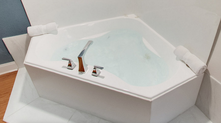 An In-Room Jetted Spa Tub in a Suite at the Best Western Shackleford in Little Rock, AR.