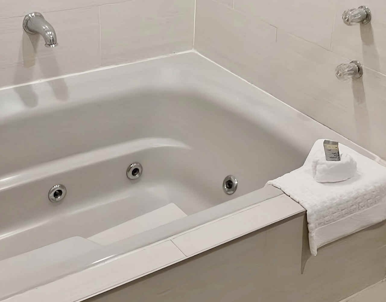 Jetted Tub in the Master Bath, Best Western Milwaukee West