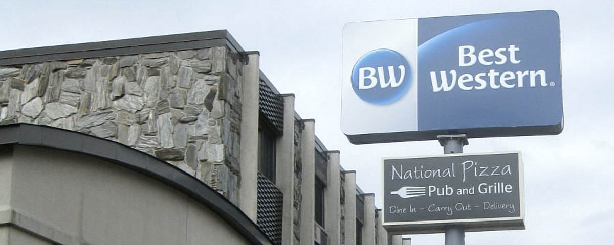 Sign at the Best Western Milwaukee West