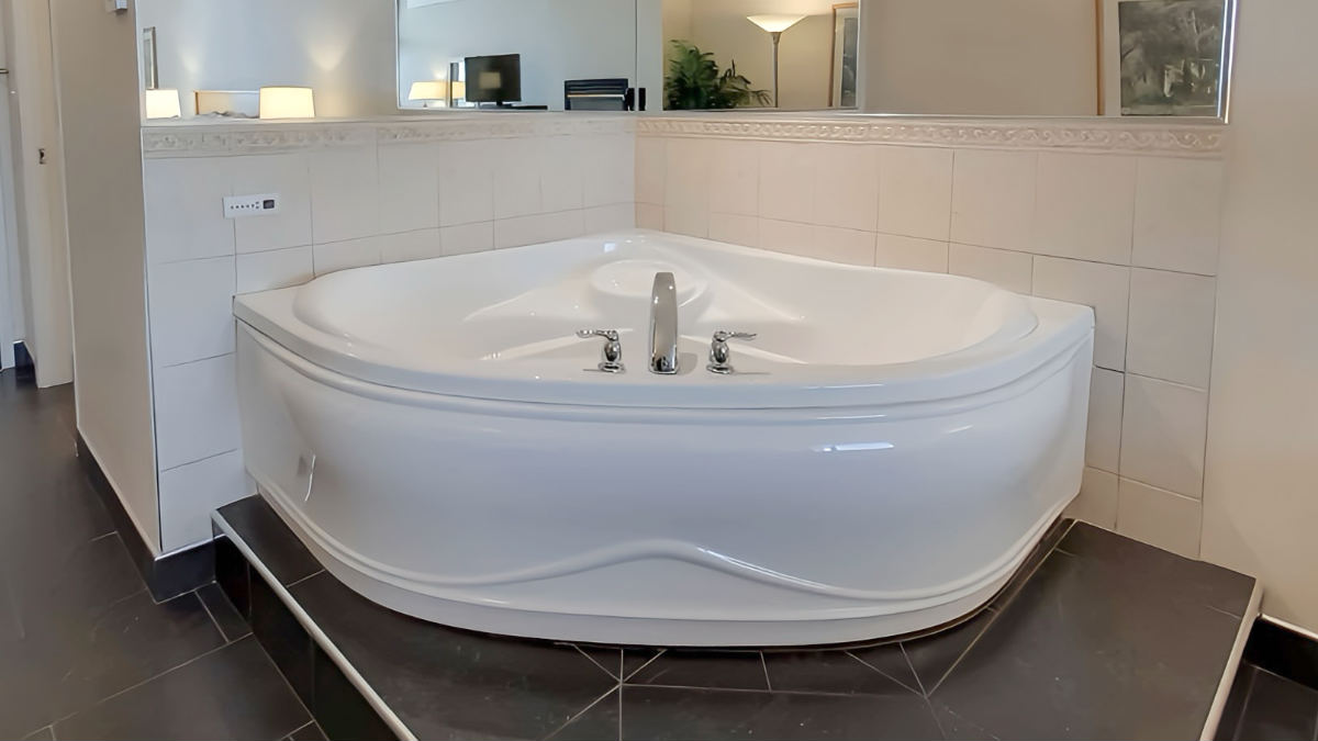 In-Room Whirlpool Tub for 2 at the Best Western Plus in Kelowna BC