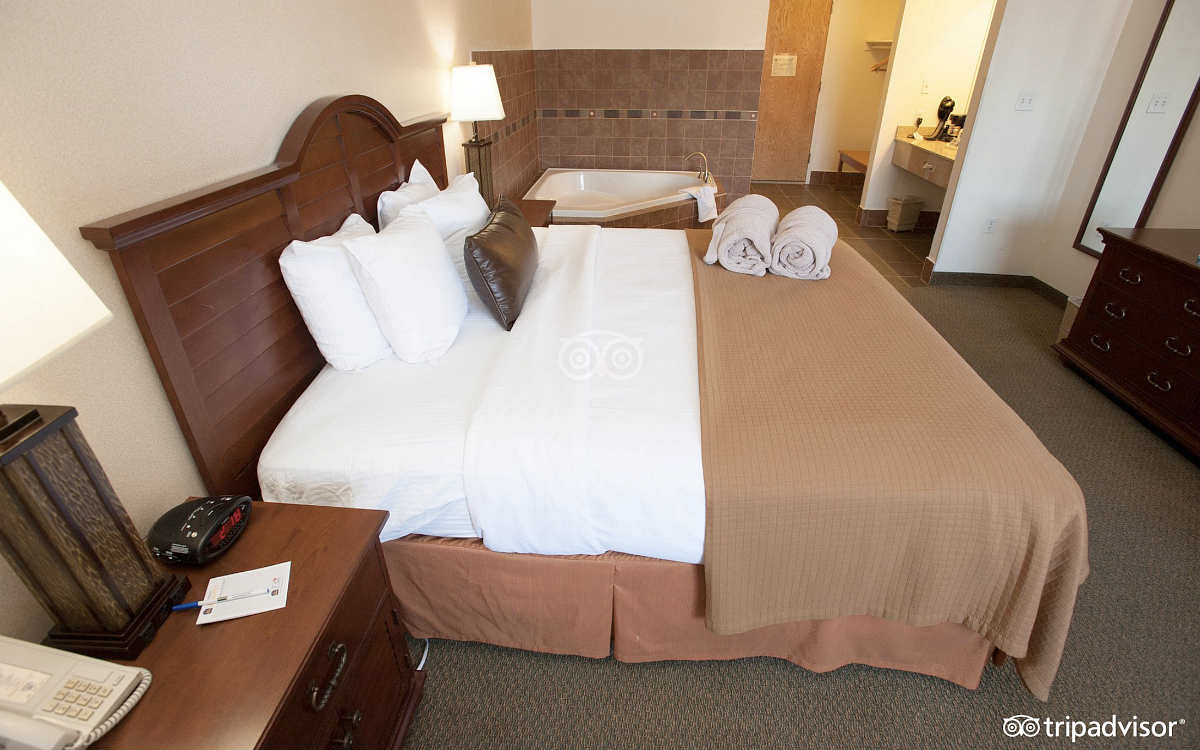 King Bedded Room with Private In-Room Spa Tub at Best Western Ruby's Inn, Bryce Canyon City, Utah