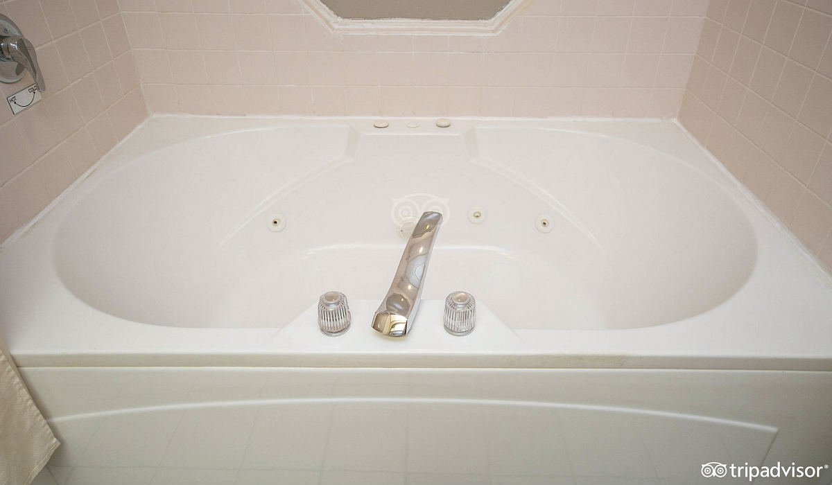 Jetted Tub for 2 at Best Western Saugatuck, MI