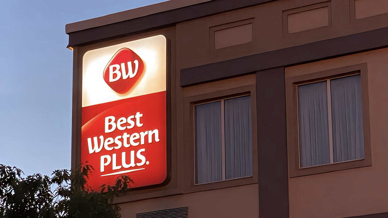 The Best Western Plus Hotel in Woodstock, Ontario Has Comfortable Spa Tub Suites