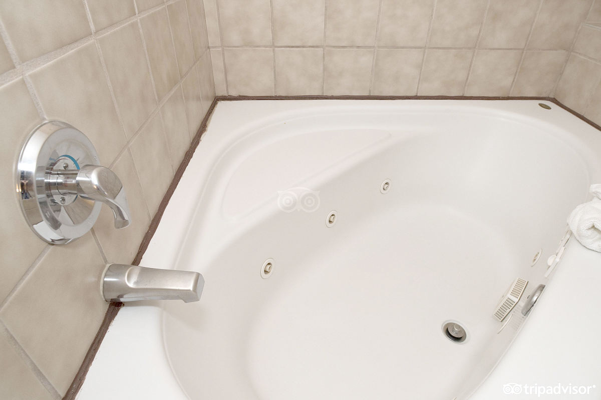 King Room Jetted Tub at the SureStay by Best Western near Phoenix Airport.