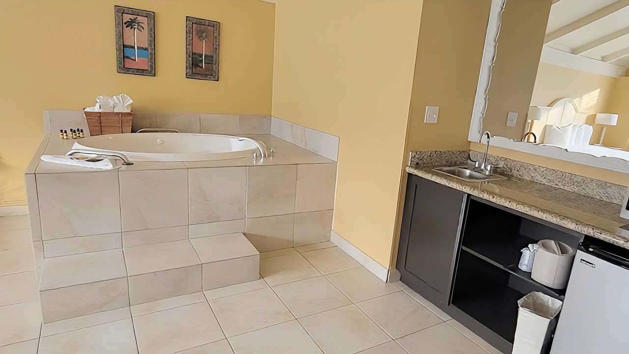 Corner Jetted Tub in a Whirlpool Suite at the Best Western Plus in Dunedin, Florida