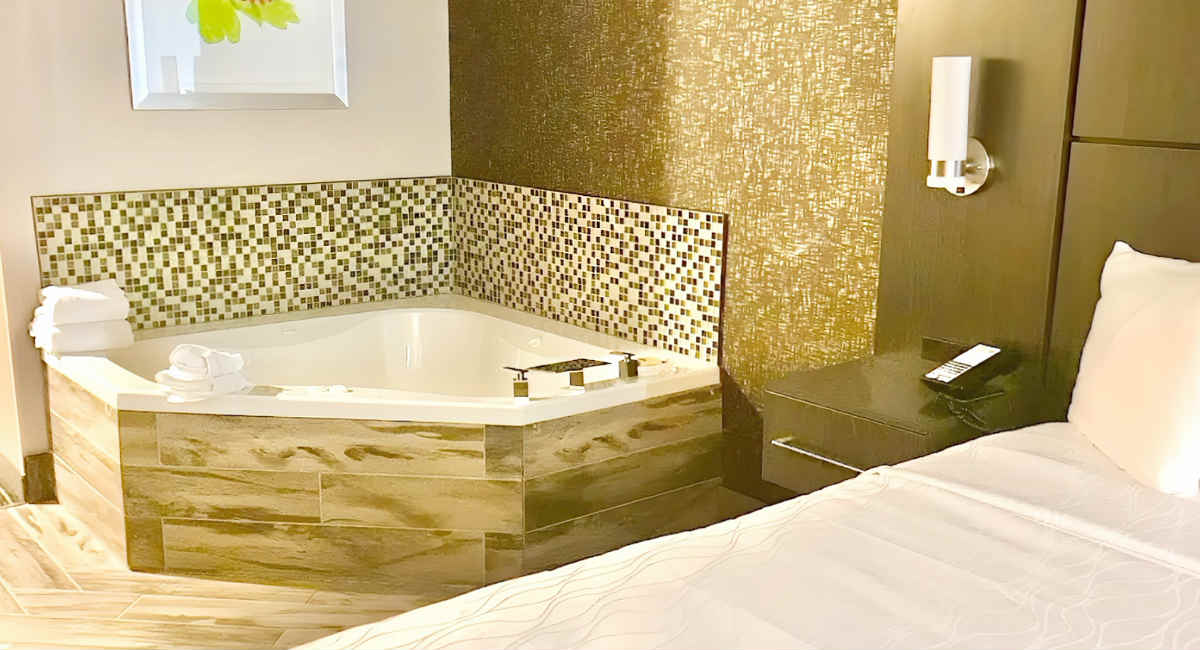 Spa Tub Suite at the Best Wester Plus Rama Inn in Oakdale, CA