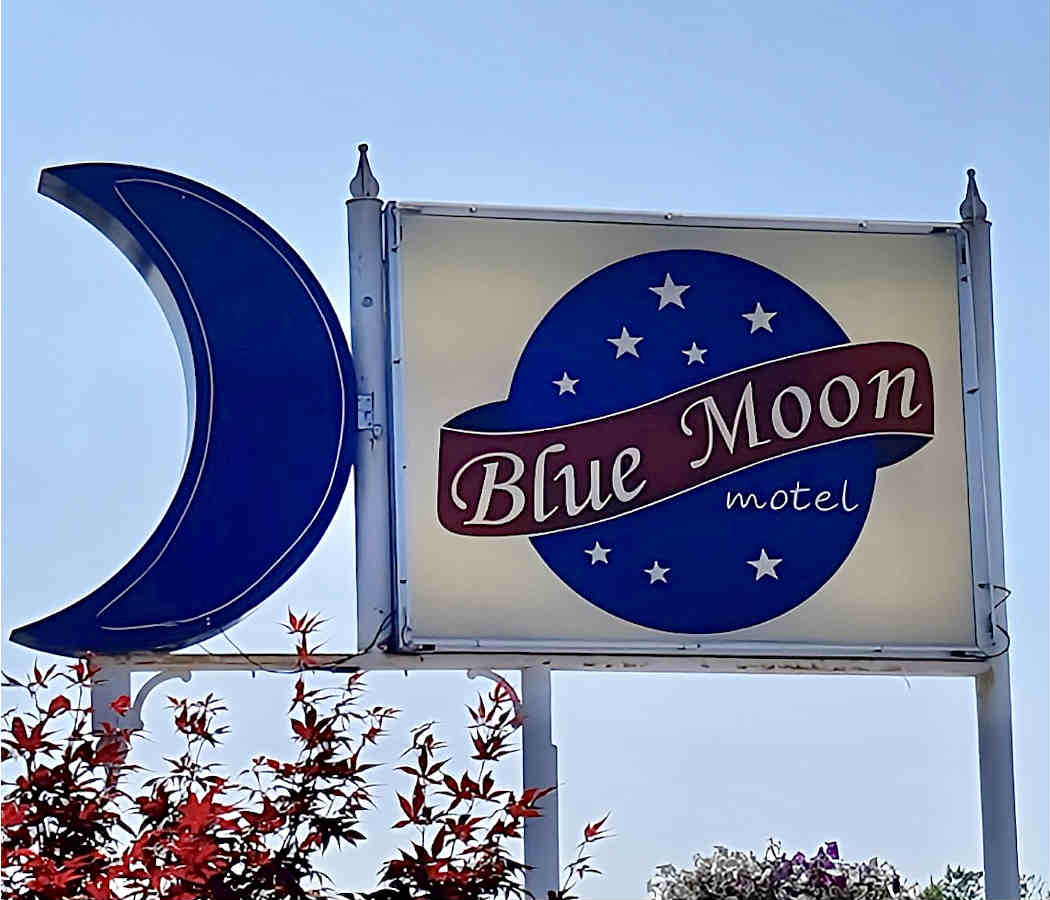 Sign at the Blue Moon Motel in Niagara Falls, Ontario