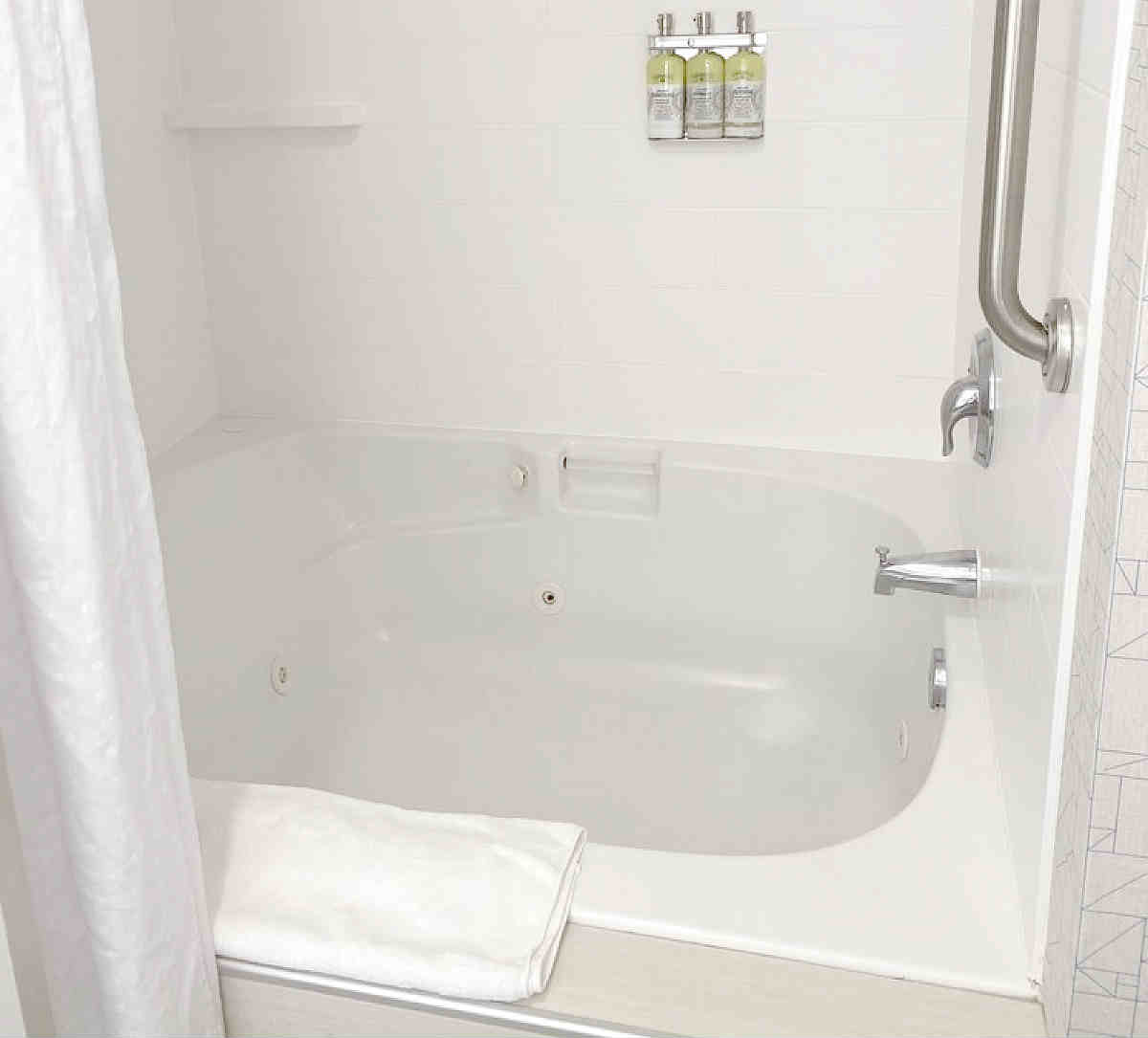 Jetted Spa Tub at Holiday Inn Express & Suites in Burlington WA 