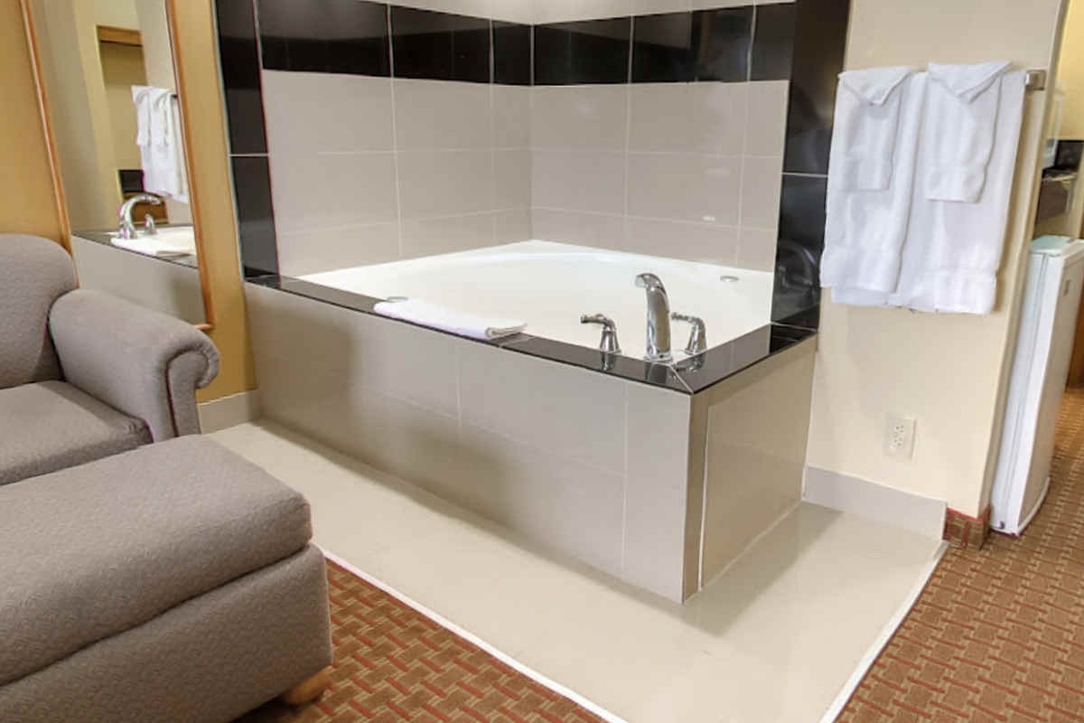 Fort Collins Jacuzzi Suite