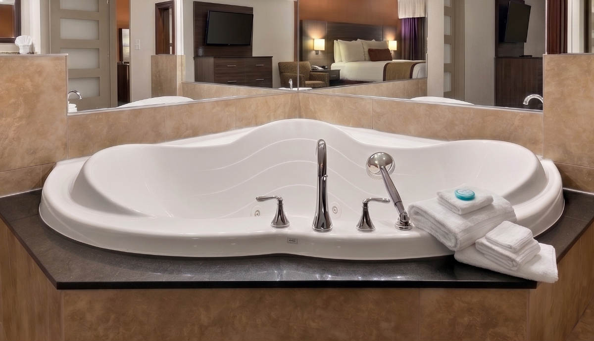 Corner Jetted Tub in a Suite at the Best Western Plus Toronto North York, ON