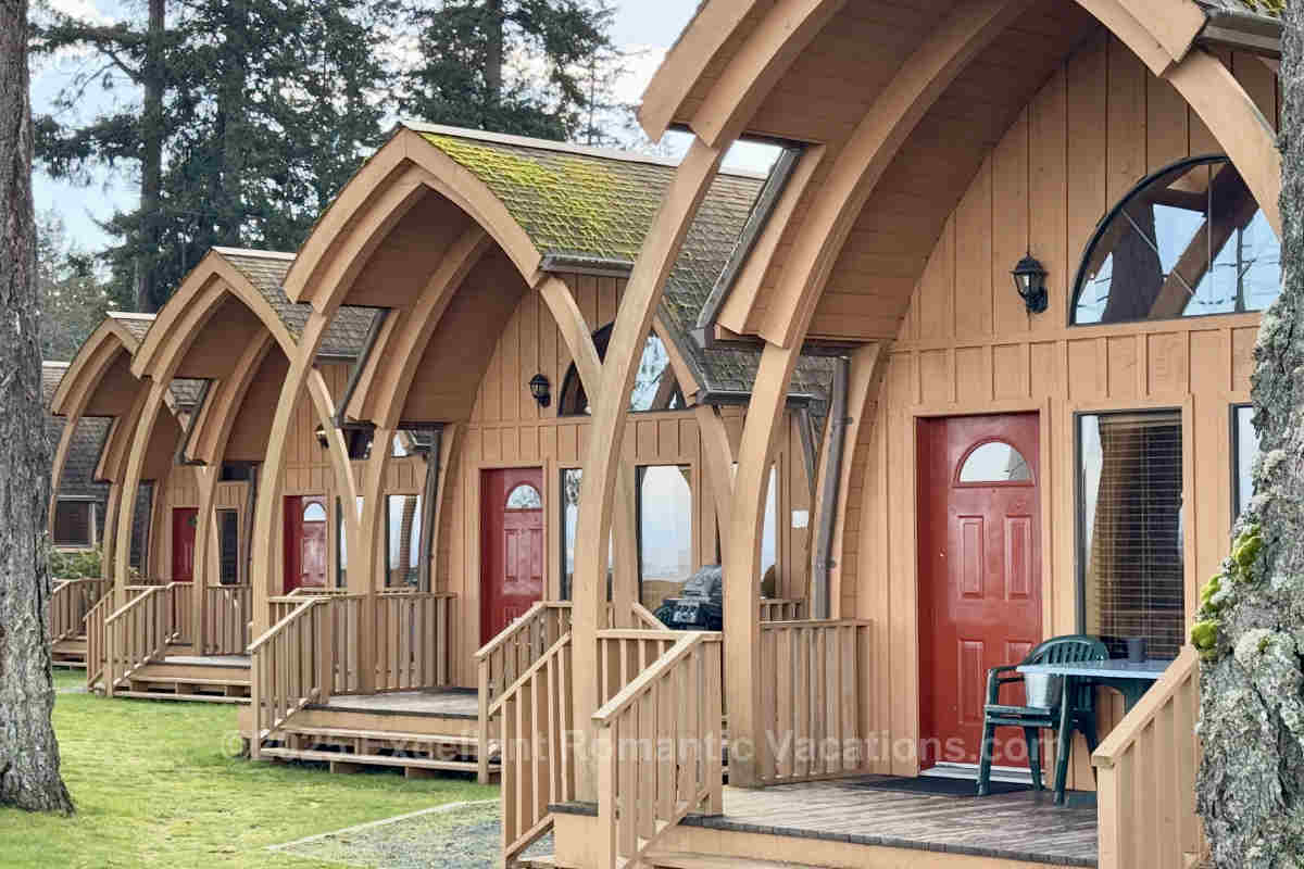 Oyster Bay Resorts Romantic Cabins with JACUZZI® Tubs Near Campbell River BC on Vancouver Island.