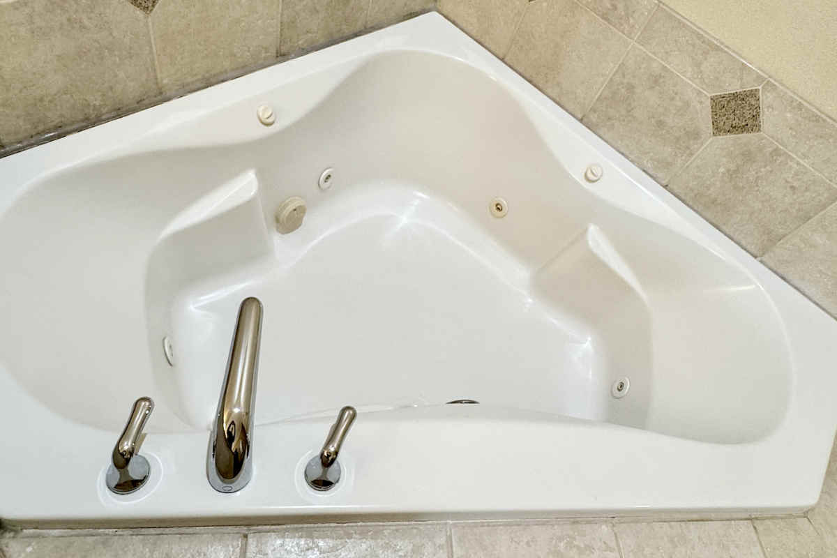 Whirlpool Tub Suite in North Canton, Ohio
