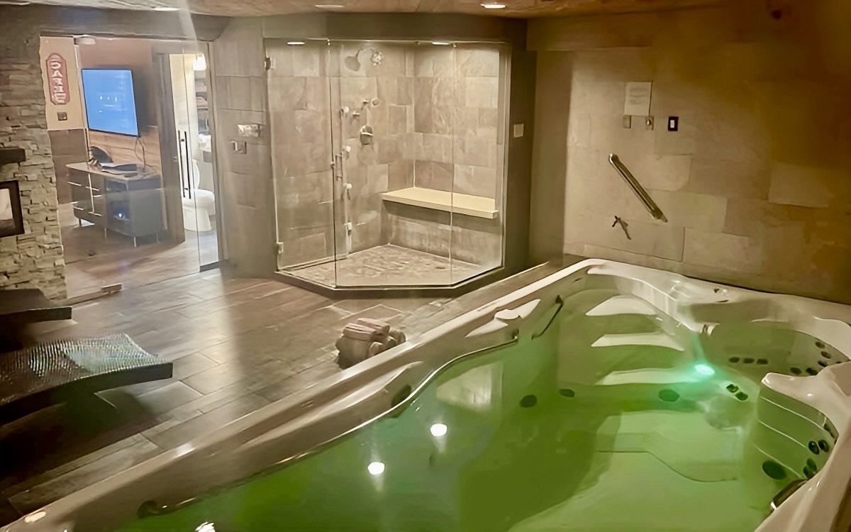 Private Pool Suite at Champagne Lodge & Suites, Illinois