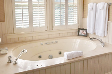Hotel Hot Tub Suites Private In Room, Garden Jacuzzi Bathtubs