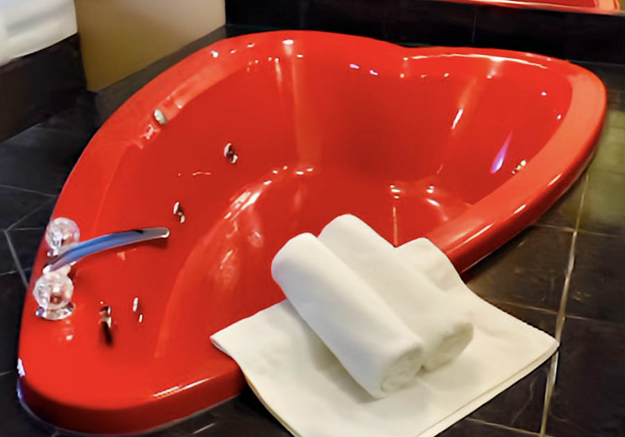 Niagara Falls Ontario Hot Tub Suites Budget to Luxury from 85/night