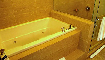 hotel palomar chicago spa tub suites