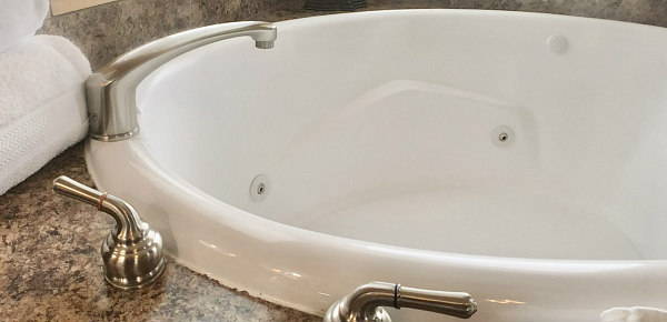 Chicago Hampton Inn Spa Tub