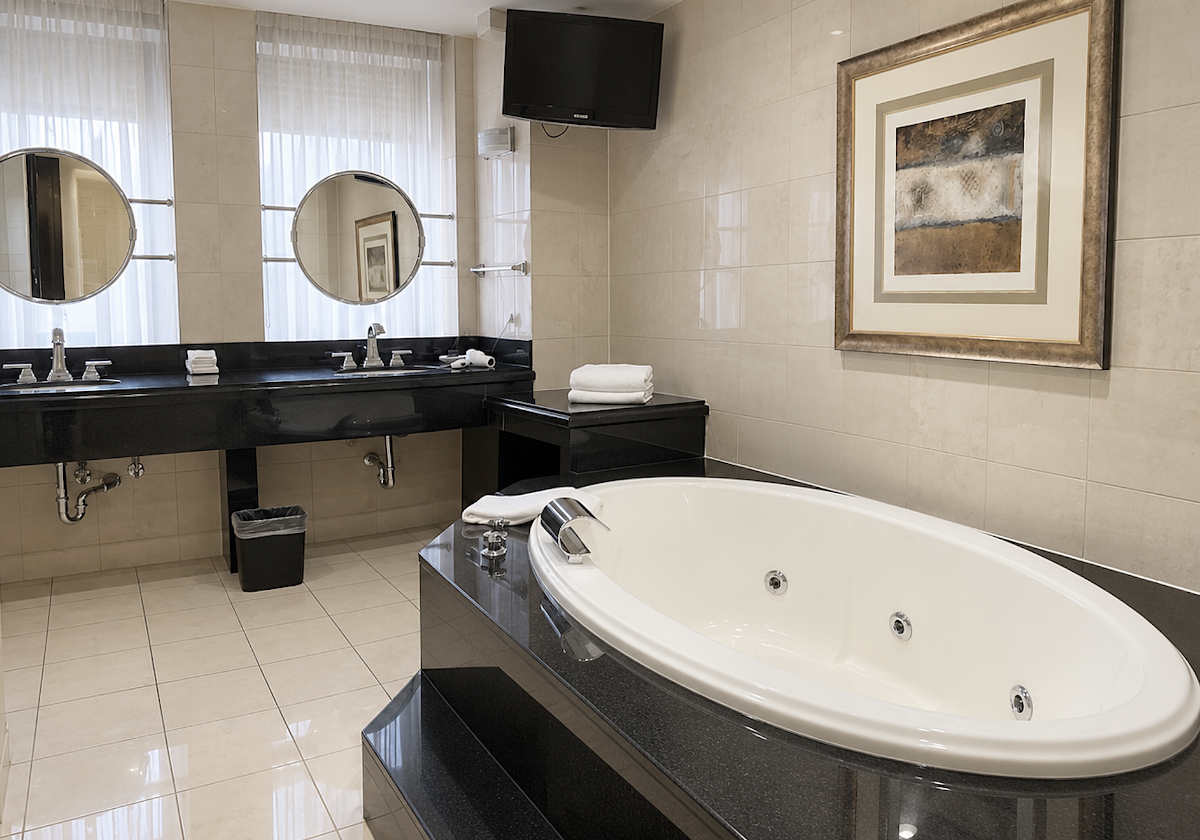 Cincinnatian Hotel Luxury Jetted Tub Suite, Cincinnati OH