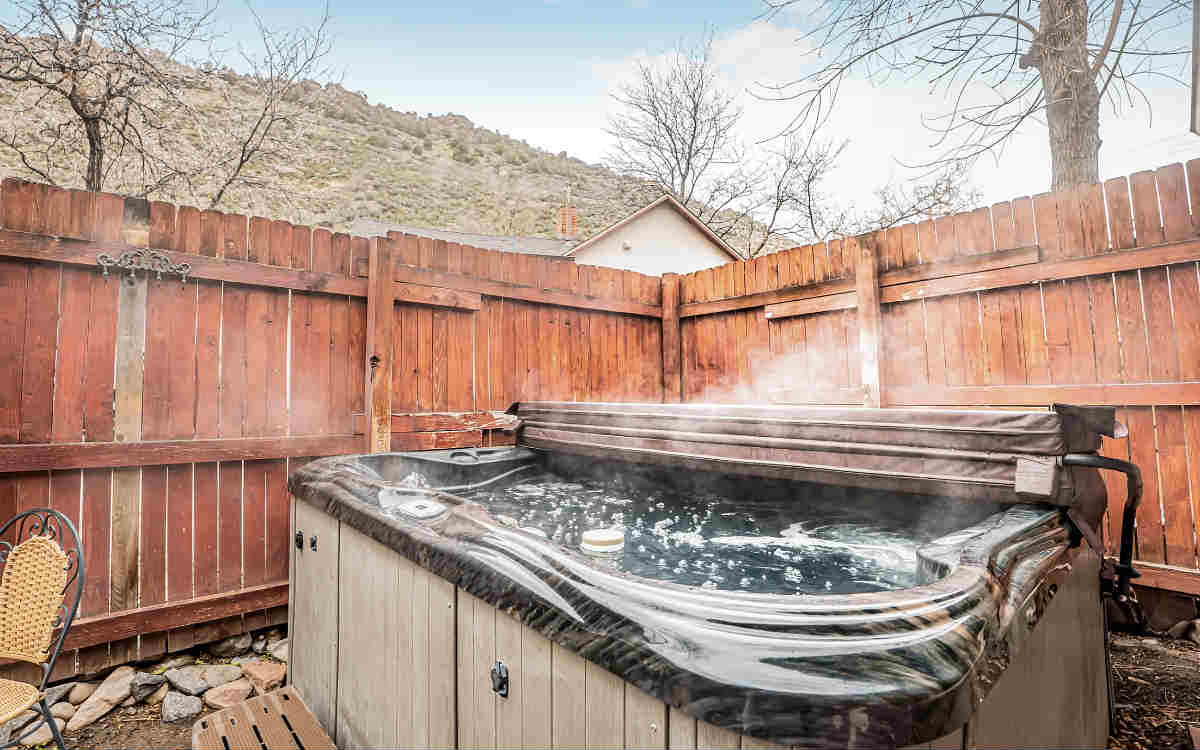 Suite with Private Outdoor Hot Tub for 2 People Cliff House Lodge & Hot Tub Cottages