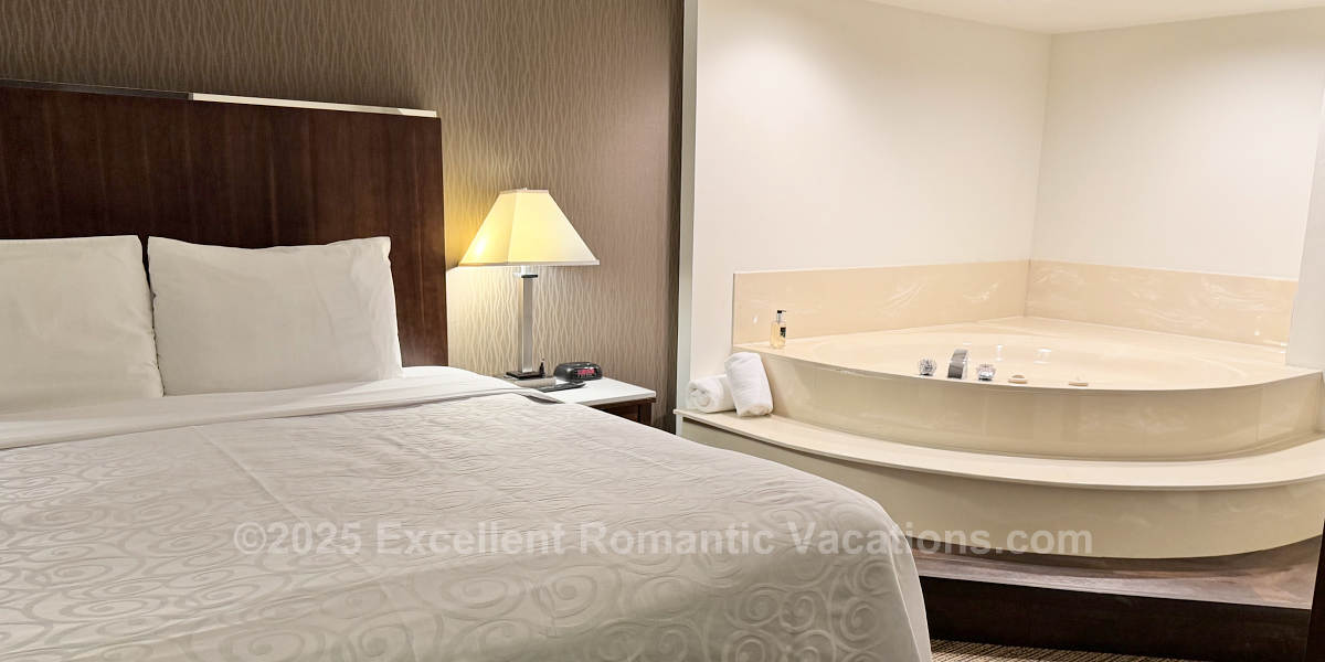 Photo of a King Bed Room with Spa Tub at the Coast Discovery Inn, Campbell River BC