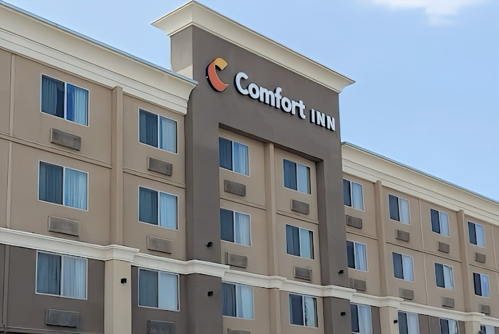 Photo of the Front of Comfort Suites Hotel Near San Diego in Chula Vista, CA