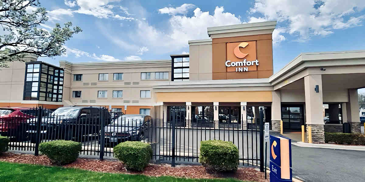 Outside View of the Comfort Inn Detroit Downtown
