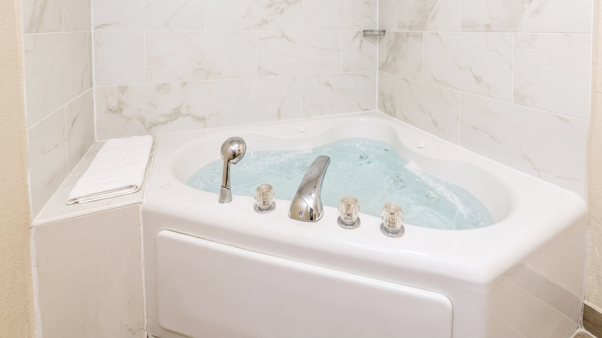 Jetted Whirlpool Tub in a Suite at the Comfort Inn, Downtown Detroit