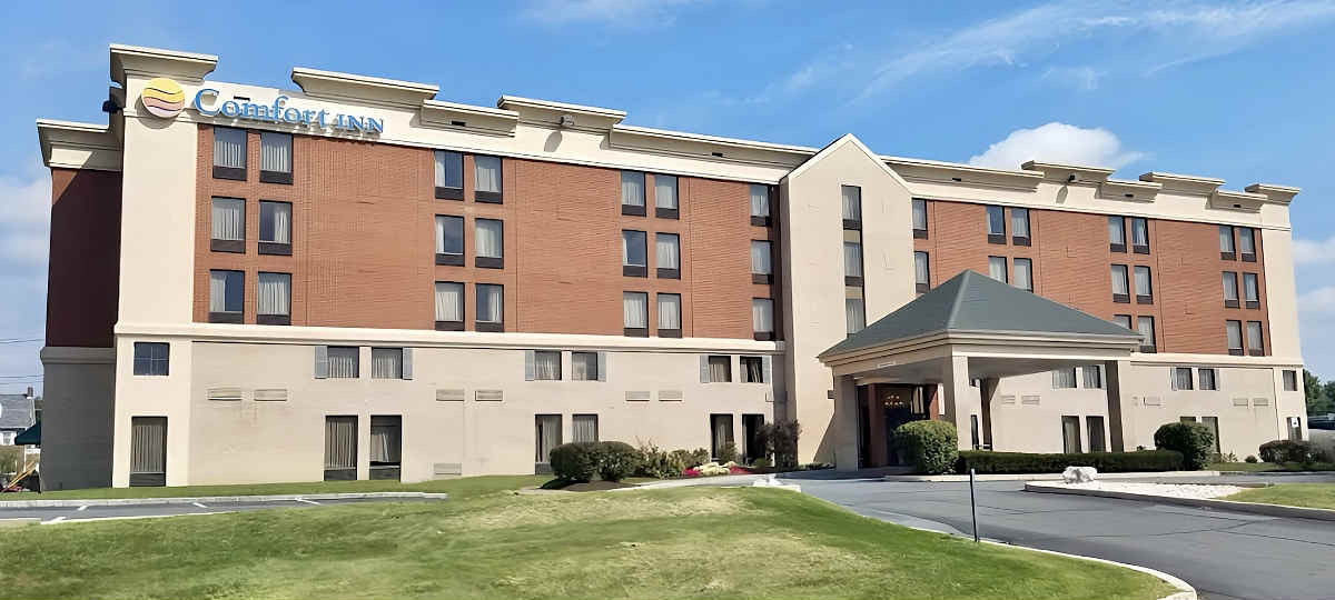 Outside View of the Comfort Inn Lehigh Valley West