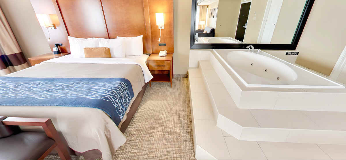 Comfort Inn Suite with King Bed and 2-Person Jetted Spa Tub in Edgewater, New Jersey